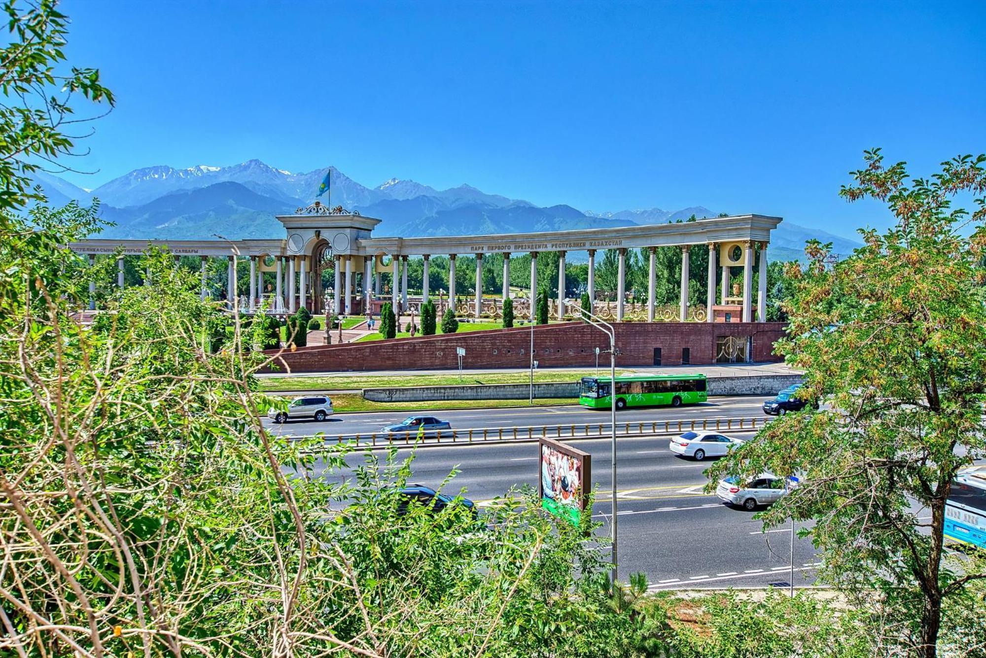 Apartment Near The President'S Park. Orbita-2 Almaty Exterior foto